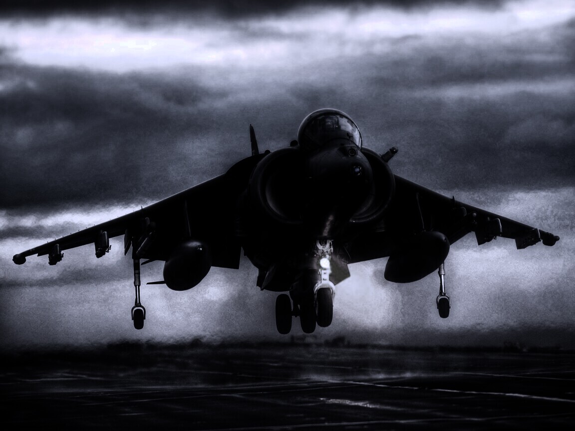 Истребитель на взлете обои