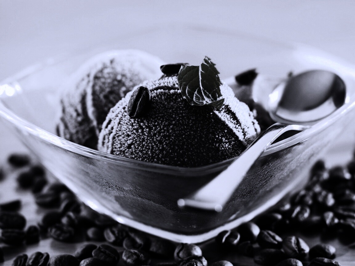 Кофейное мороженое с листиком мяты обои