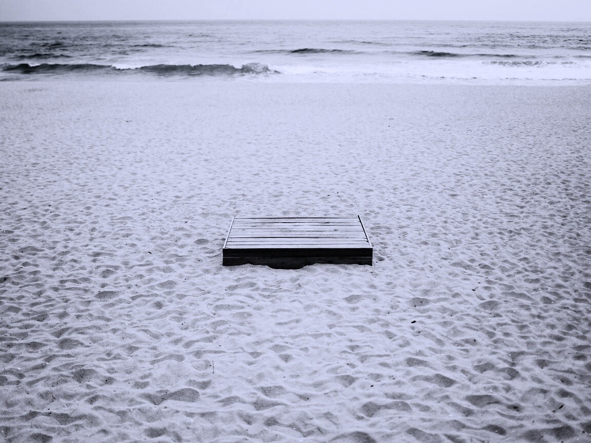 Ящик на пляже обои