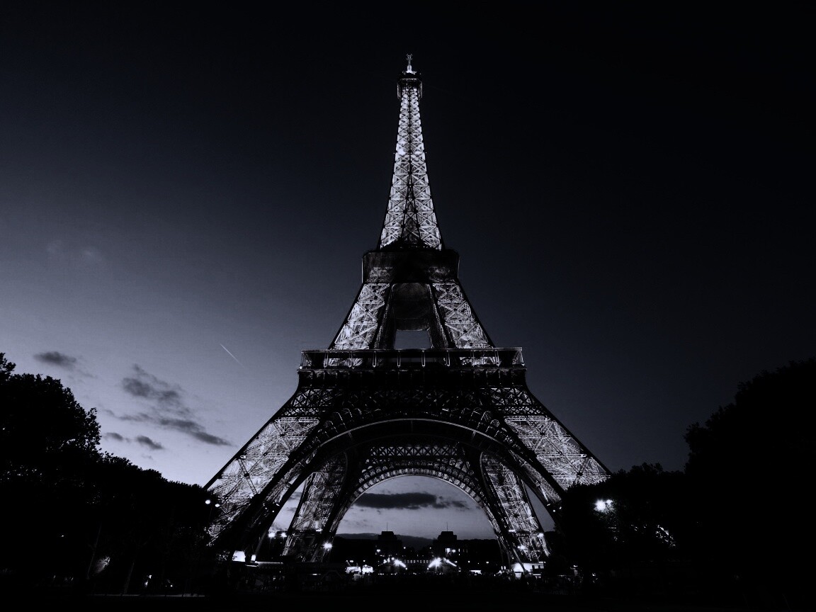 Светящаяся эйфелева башня обои