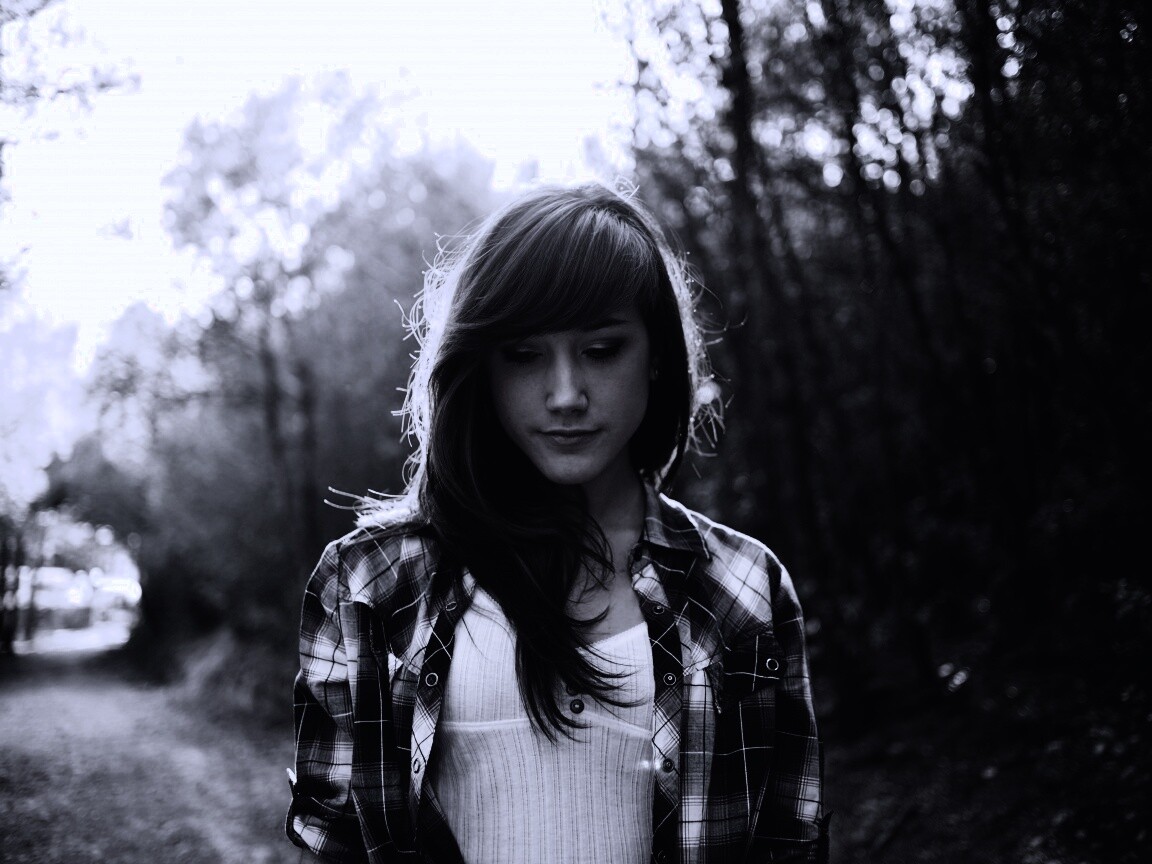 Девушка в парке обои