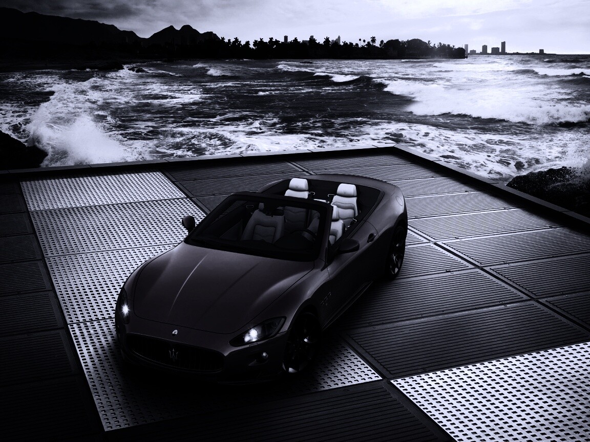 Мазерати на берегу моря обои