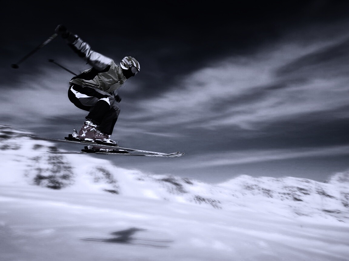 Лыжник в прыжке обои
