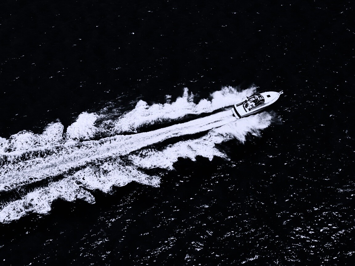 Вид на катер обои