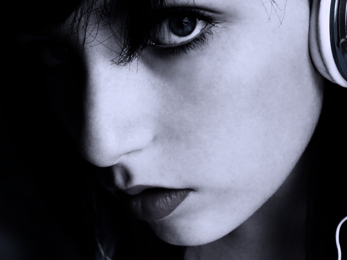 Наушники и девушка обои