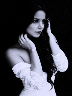 В белом платье обои