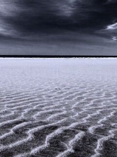 Пустыня на фоне моря обои