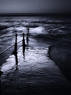 Пирс уходящий в море обои