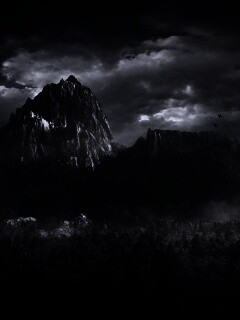 Горы посреди джунглей обои