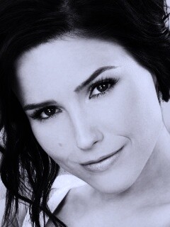 Симпотичная шатенка обои