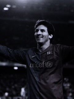 Месси на поле обои