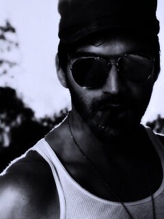 Суровый парень с сигарой обои