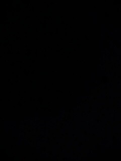 Черные пятна на сером фоне обои