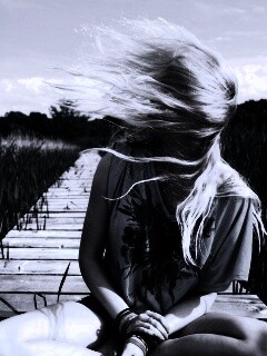 Девушка и ветер обои