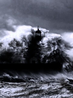 Маяк в шторм обои