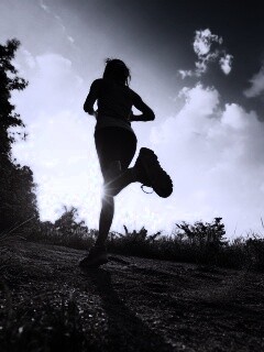 Девушка на пробежке обои