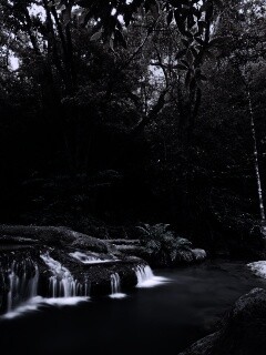Водопадик в осеннем лесу обои