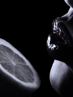 Лимон и губы обои