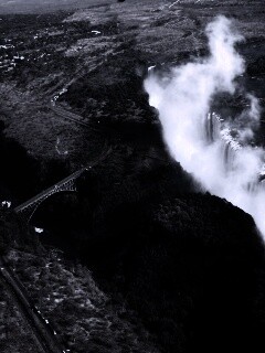Живописный водопад обои