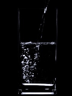 Вода в стакане обои