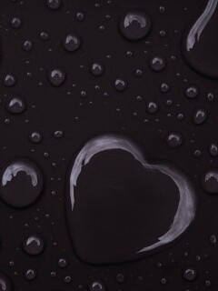 Капли на красном фоне обои