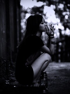 Японская девушка и масляный фонарь обои