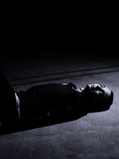 Джим Парсонс на полу обои