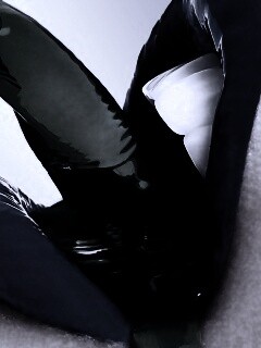 Пьющая девушка обои