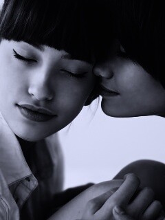 Две очень красивые девушки обои