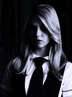 Тейлор Момсен обои