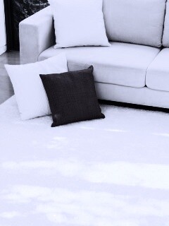 Диван с подушками обои