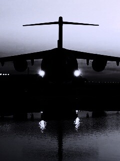 Самолет на взлетной полосе обои