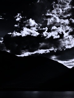 Свет на склонах гор обои