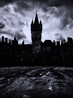 Разрушающийся замок обои