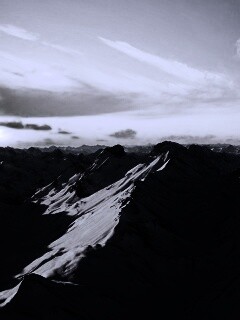 Залитые солнцем горы обои