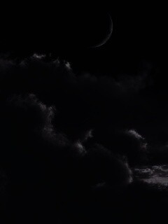 Закат и месяц над облаками обои