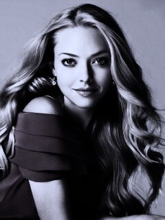 Красавица Аманда Сэйфрид обои