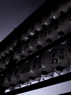 Японские фонарики вечером обои