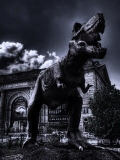 Скульптура динозавра рядом с музеем рептилий обои