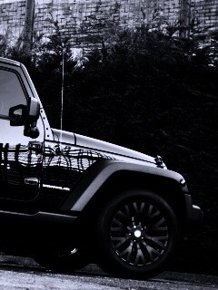 Черный внедорожник обои