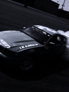 Мустанг дрифтует обои