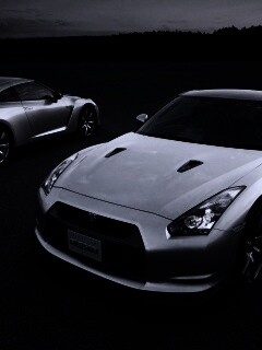 Nissan с двух ракурсов обои