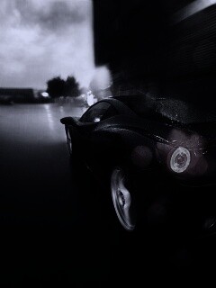 Ferrari под дождем обои