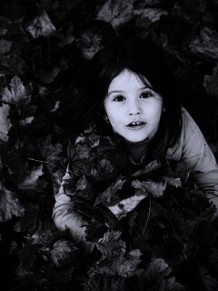 Девочка и осень обои