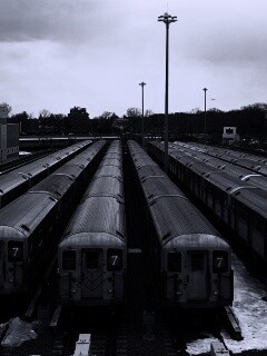 Вагоны метро на стоянке обои