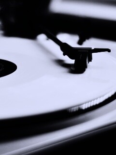 Пластинка на пульте диджея обои