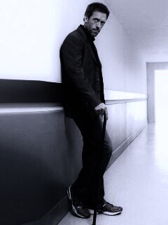 Хаус в больничном коридоре обои