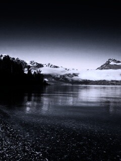 Озеро в предгорье обои