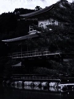 Пагода на берегу озера обои