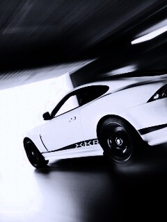 Белый ягуар в гараже обои